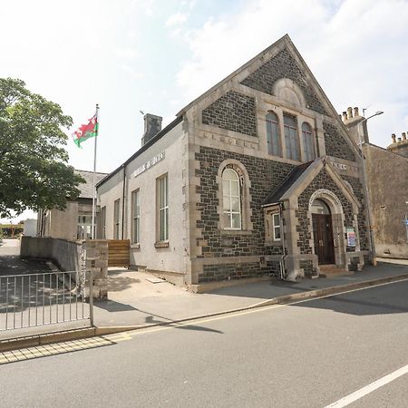 The Church 霍利黑德 外观 照片