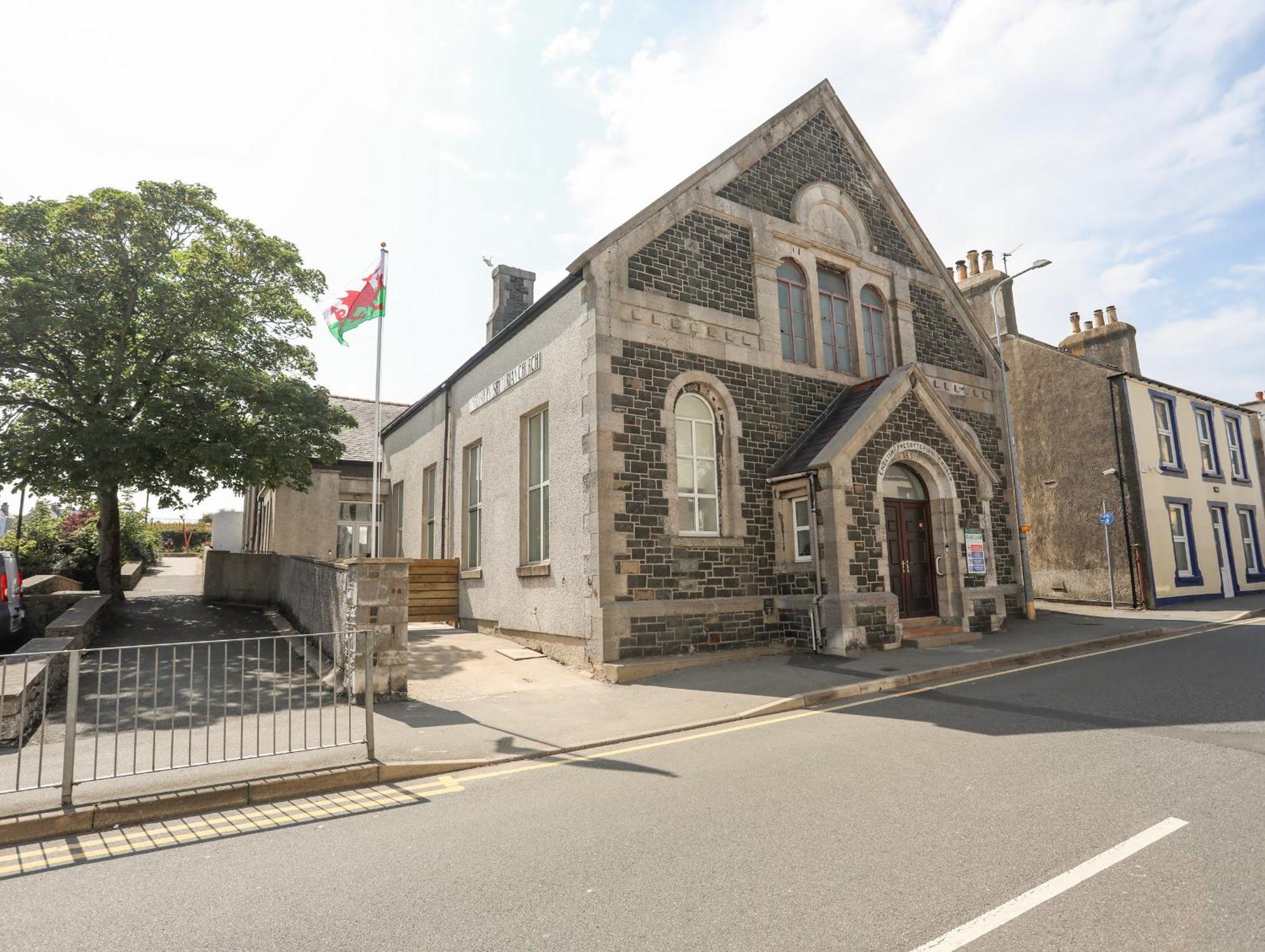 The Church 霍利黑德 外观 照片